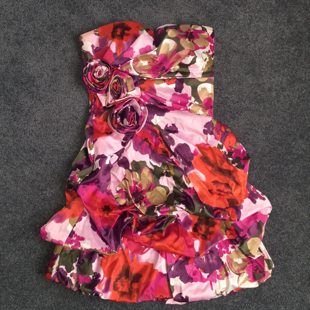 Strapless floral dress🌺🌸